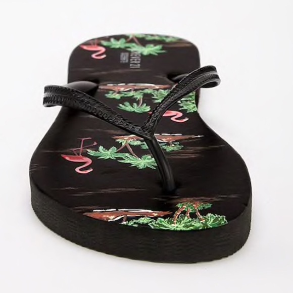 Forever 21 Flamingo & Palm Tree Flip Flops🌴 - Picture 4 of 8